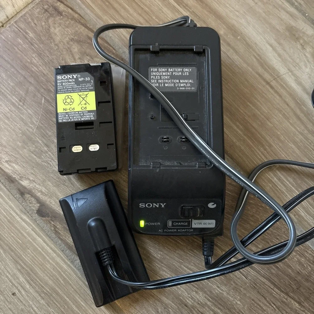 Sony‎ AC Power Adapter / Battery Charger / PSU Power Supply (AC-V16A) & Battery